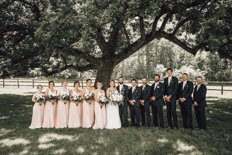 Full bridal party for this Minnesota Wedding Day.