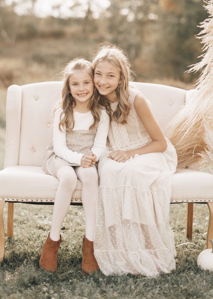 Sister-photo-with-c-lee-creations-for -fall-family-photos. 