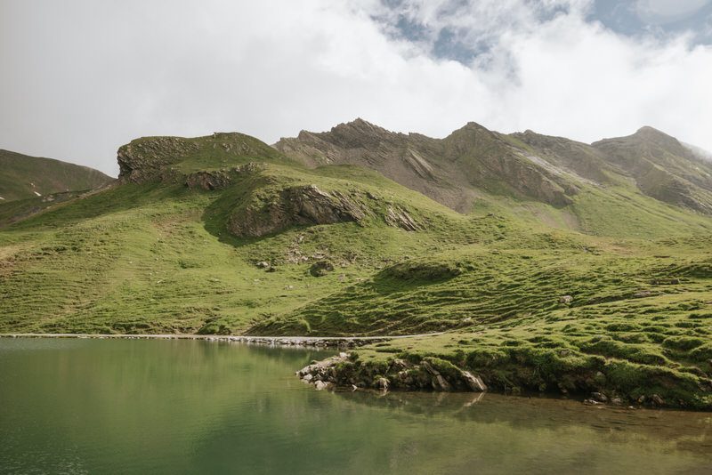 Green mountain range at Lake Bachalpsee.