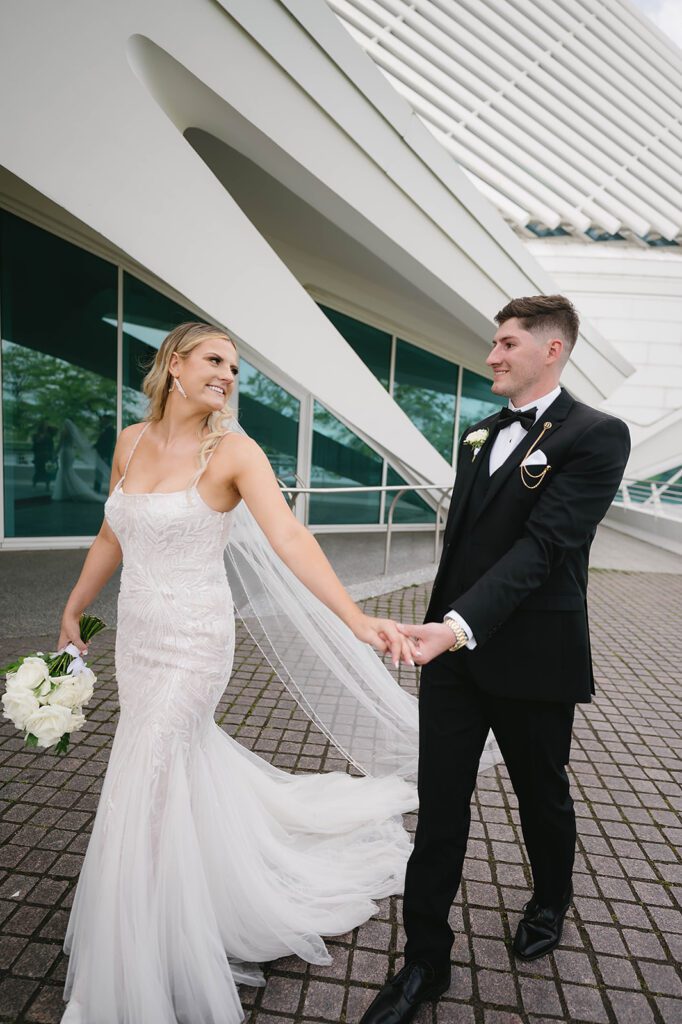 bride-and-groom-pics-wedding-in-Milwaukee