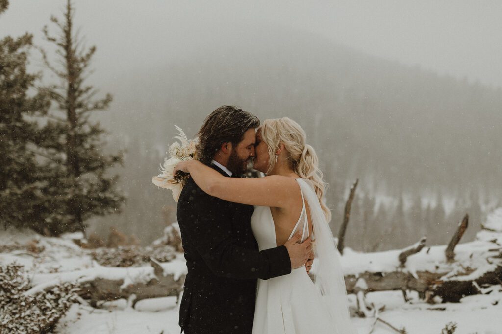 Bride-and-groom-winter-wedding